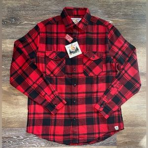 NWT MENS FREE PLANET FLANNEL BUTTON DOWN SIZE MEDIUM IN RED/BLACK 100% COTTON